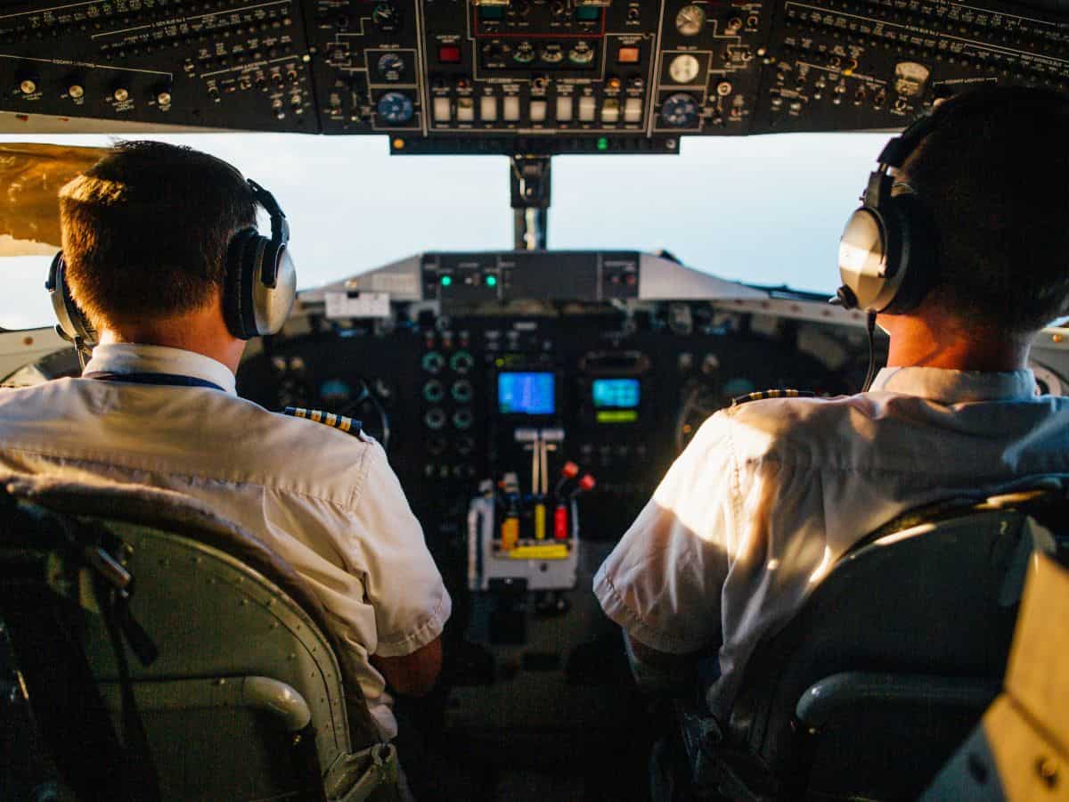 कर्मचारियों की कमी से जूझ रही DGCA, एक पायलट का लाइसेंस इश्यू करने में लग रहा महीनों का समय