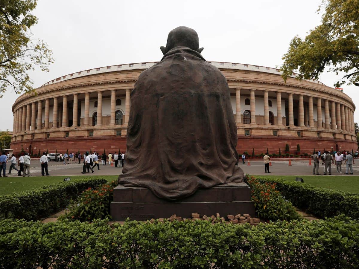 Samvidhan Sadan: पुराने संसद भवन को मिला नया नाम, पीएम मोदी ने कहा- अब संविधान सदन के रूप में होगी पहचान