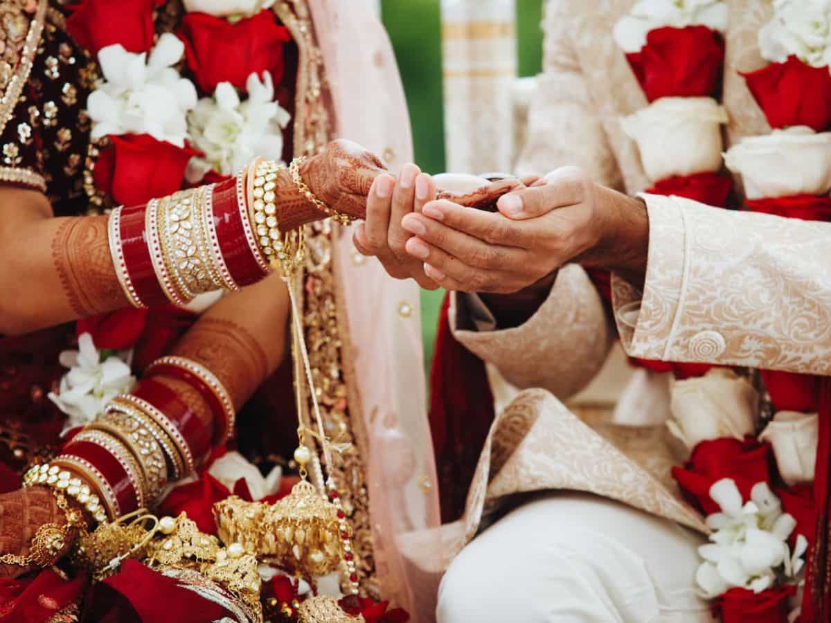 Online Marriage Registration: बिना भागदौड़ घर बैठे करा सकते हैं मैरिज रजिस्ट्रेशन, जान लीजिए पूरा प्रोसेस