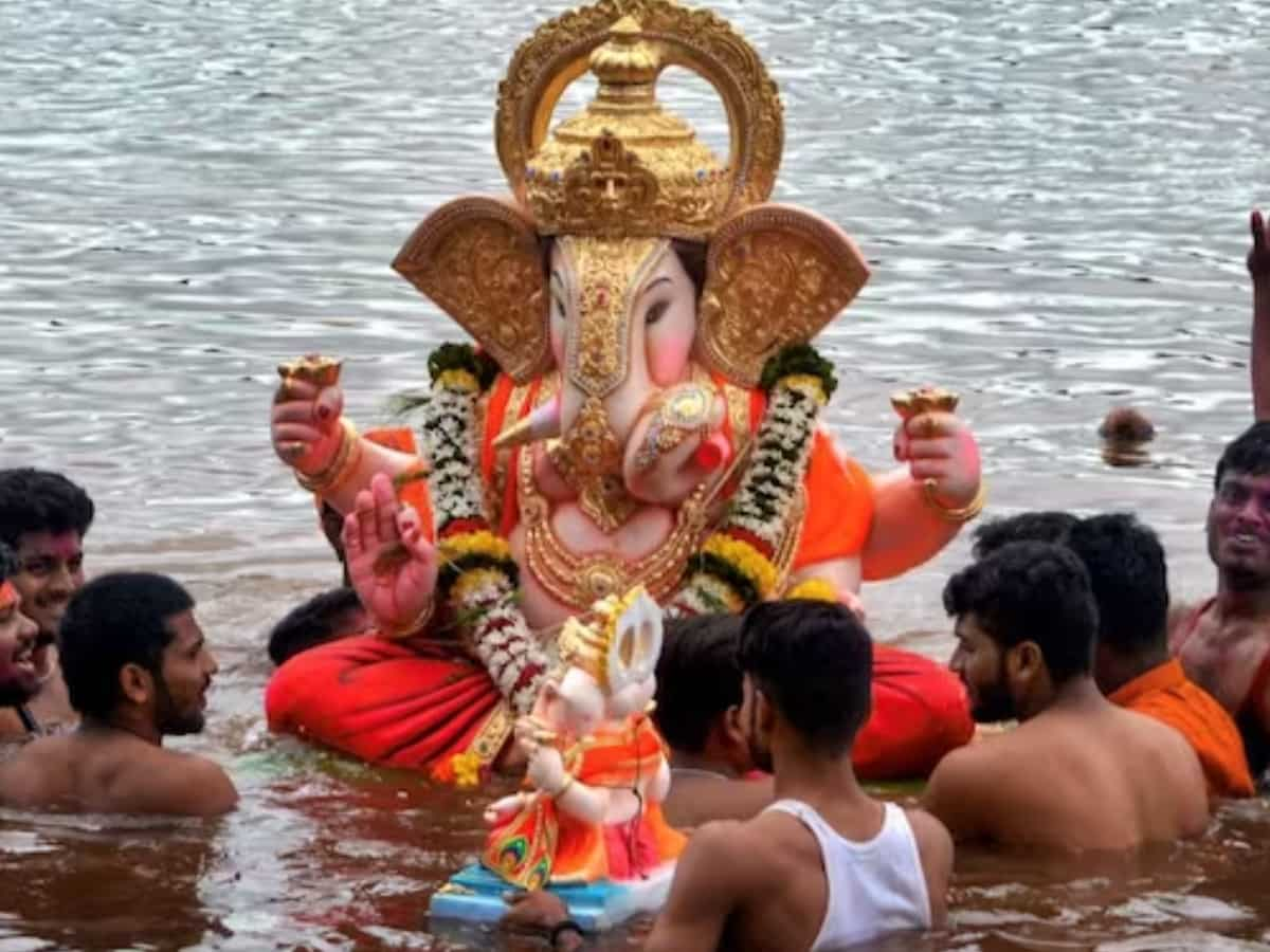 Ganesh Visarjan 2023 Date and Time: घर में पधारे गजानन का कब और कैसे करें विसर्जन? जानें शुभ मुहूर्त और विसर्जन के नियम