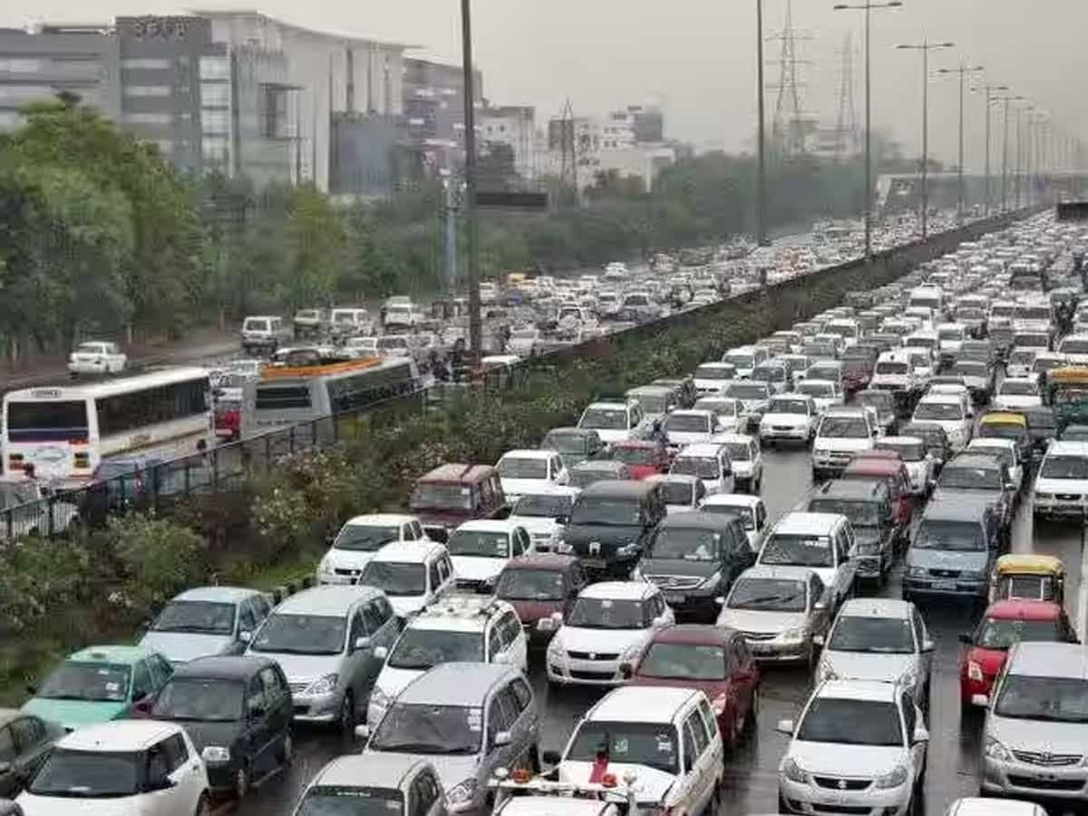 Noida Traffic: नोएडा और ग्रेटर नोएडा एक्सप्रेसवे के रूट्स हुए डायवर्ट, इन गाड़ियों की एंट्री बैन, जरूर चेक करें एडवाइजरी