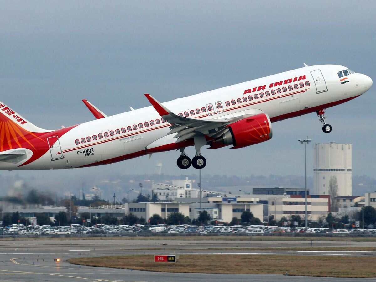 Air India पर DGCA की बड़ी कार्रवाई, सुरक्षा मामलों में खामी के चलते सेफ्टी चीफ को 1 महीने के लिए किया सस्पेंड