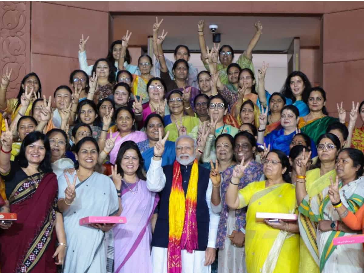 Women Reservation Bill 2023: संसद से बिल पास होने के बाद महिला सांसदों ने यूं मनाया जश्‍न, पीएम मोदी ने शेयर कीं तस्‍वीरें