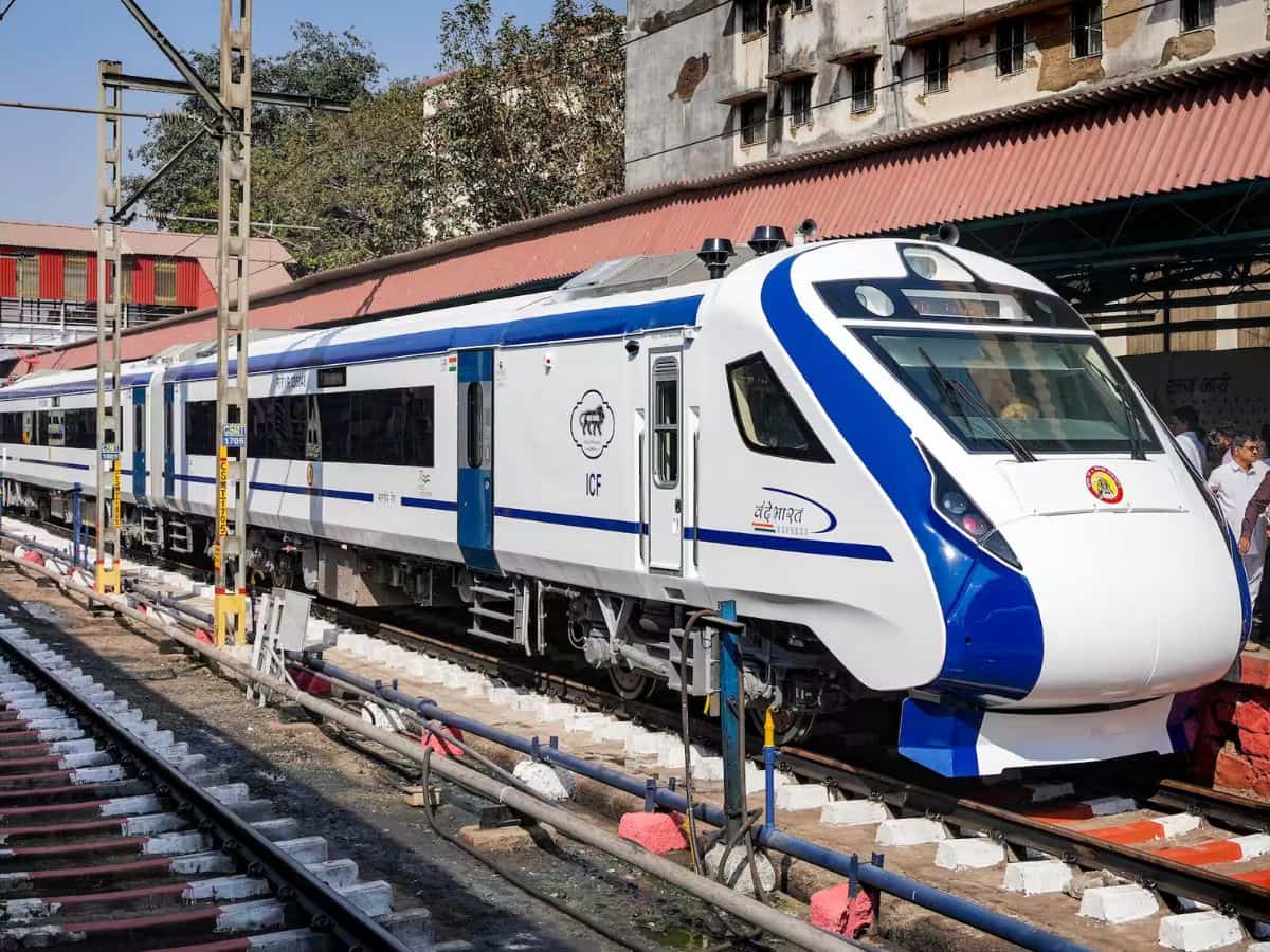 Vande Bharat Train: 11 राज्यों को एक साथ मिलेगी 9 नई वंदे भारत ट्रेन, PM Modi दिखाएंगे हरी झंडी, जानिए पूरी बात
