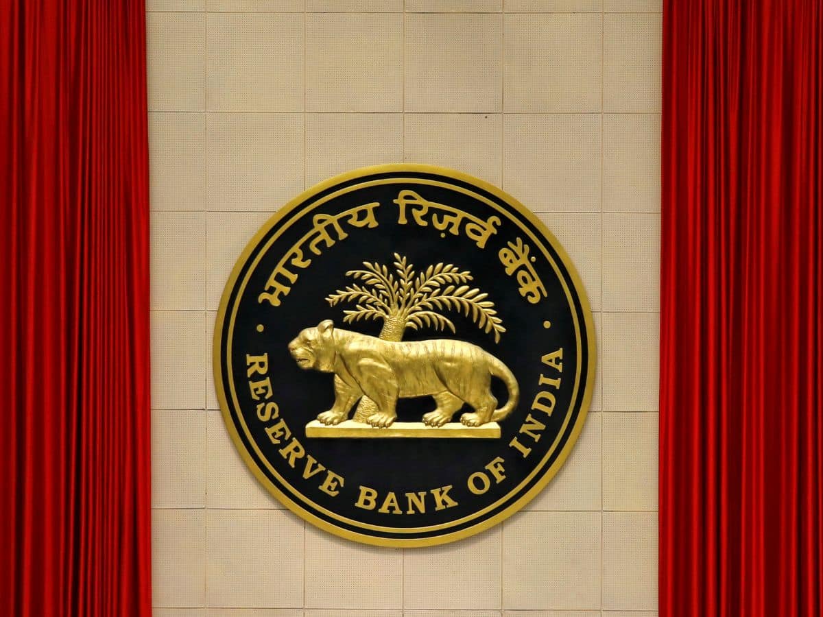 RBI MPC Meet: हाई इंफ्लेशन ने बढ़ाई आरबीआई की चिंता, एक्सपर्ट्स ने कहा ब्याज दर में नहीं करेगी कोई बदलाव