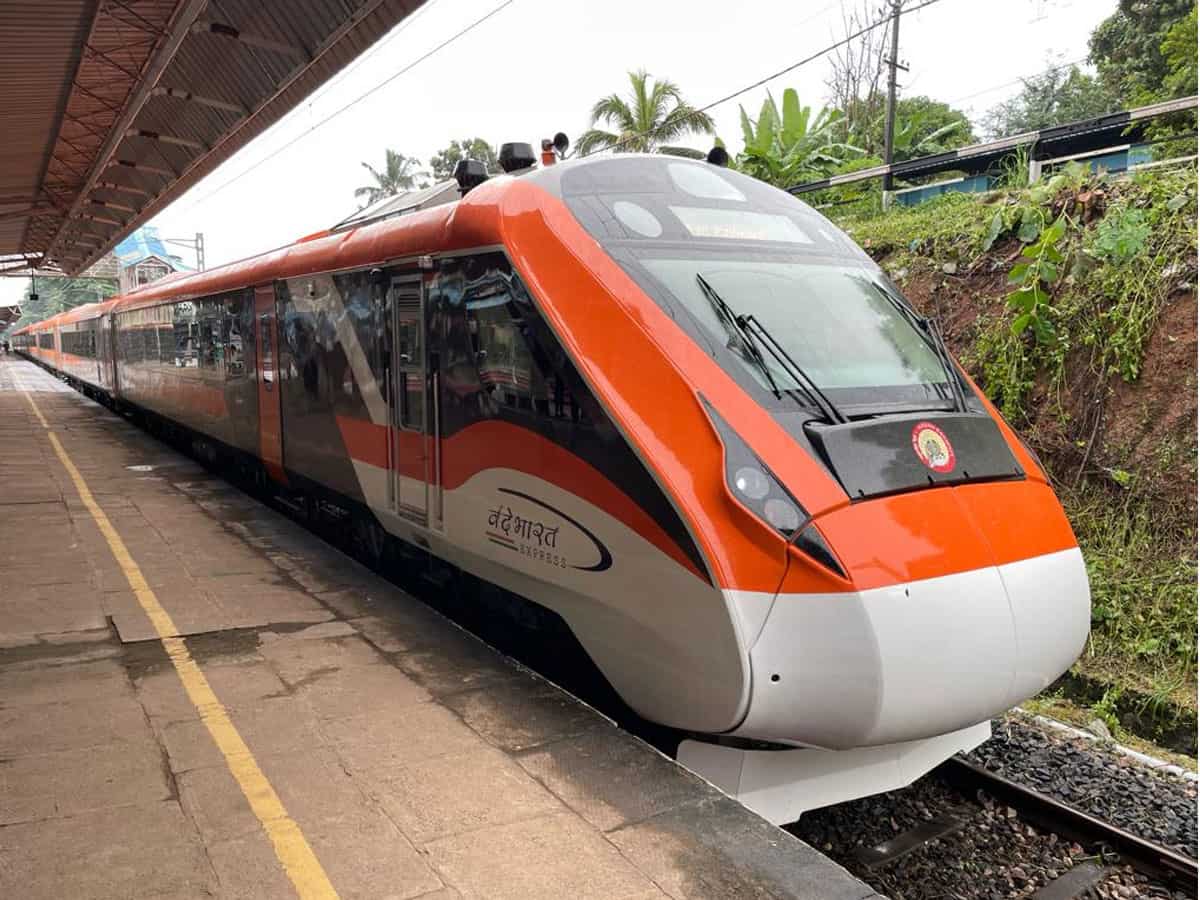 इस रूट की वंदे भारत ट्रेनों का यात्रियों में जबरदस्त क्रेज, शिरडी-गोवा जाने वाली ये गाड़ियां रही फ्लॉप/>
                
                <!-- img src=