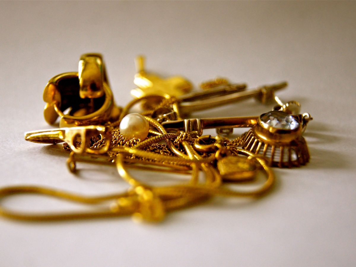 Gold Silver Price Today: सस्ता हुआ सोना और चांदी, चेक कर लें ताजा रेट्स/>
<!-- img src=