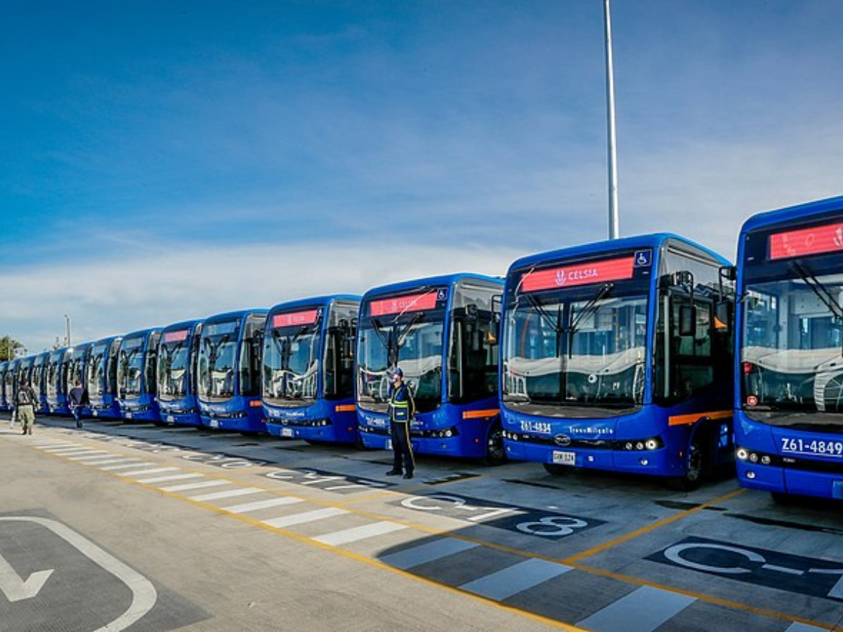 Mohalla Bus Yojana: दिल्ली की सड़कों पर जल्द चलेंगी छोटी ई-बसें! हर गली-मोहल्ले में मिलेगी सुविधा/>
<!-- img src=