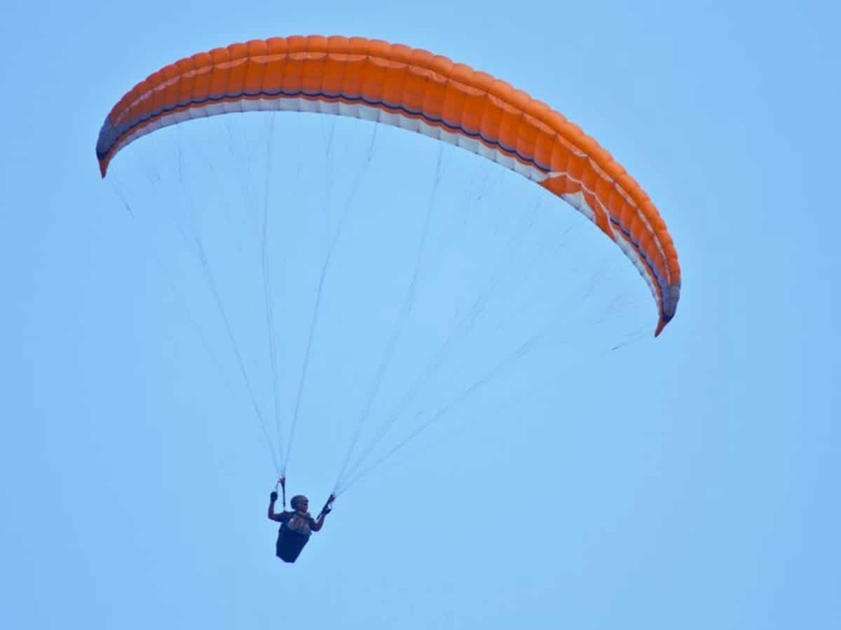 भारत में है एशिया का सबसे ऊंचा पैराग्लाइडिंग स्पॉट, एडवेंचर लवर हैं तो एक बार जरूर जाएं…