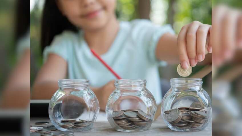 छोटी बचत योजनाओं में निवेश करने वालों को बड़ा तोहफा, सरकार ने ब्याज दरों में की बढ़ोतरी, अब ज्यादा मिलेगा फायदा