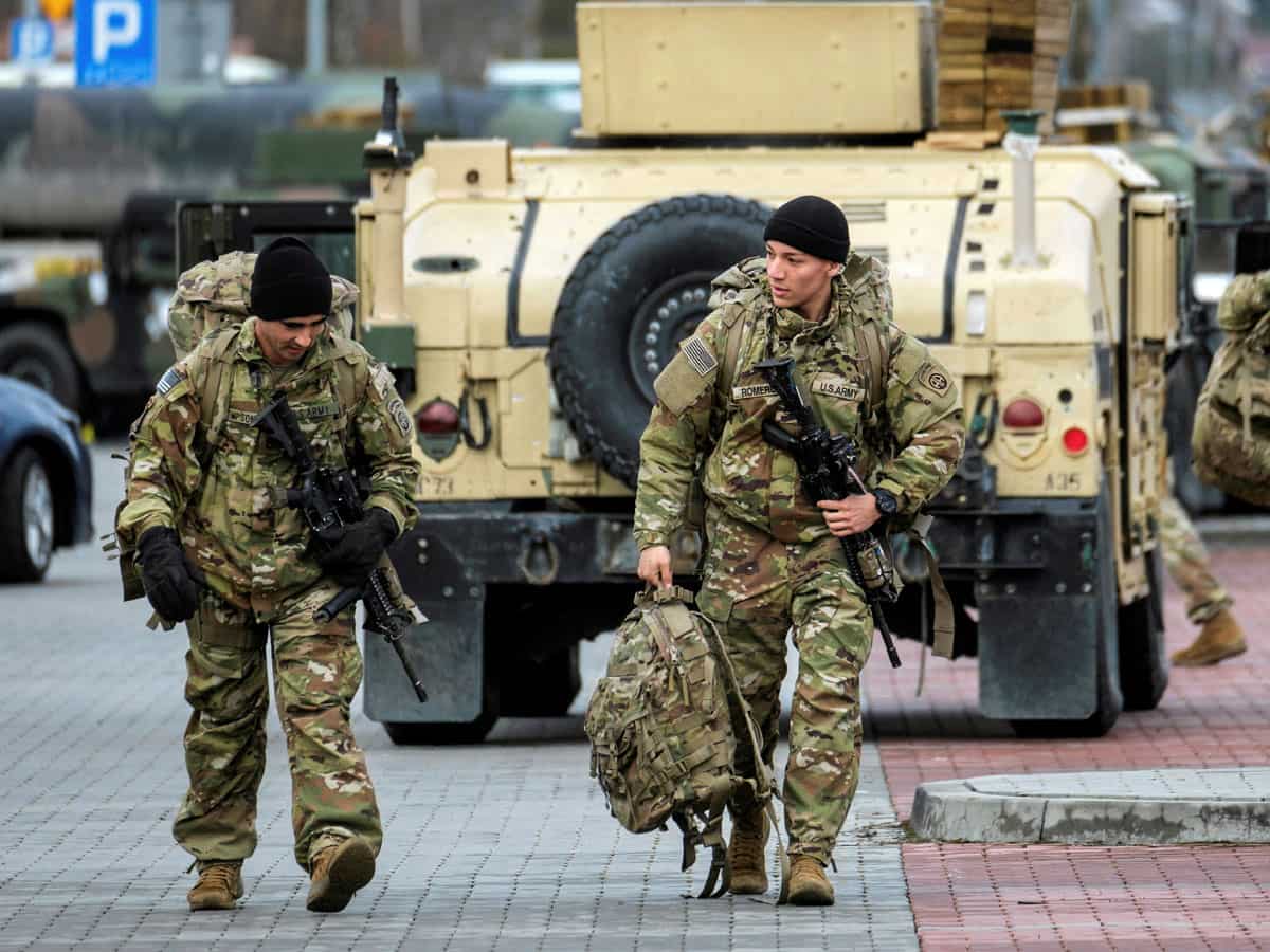 शटडाउन से अमेरिका की मिलट्री पर पड़ेगा असर, छुट्टी पर भेजे जा सकते हैं चार लाख कर्मचारी, कई कंपनियों के अटके पेमेंट