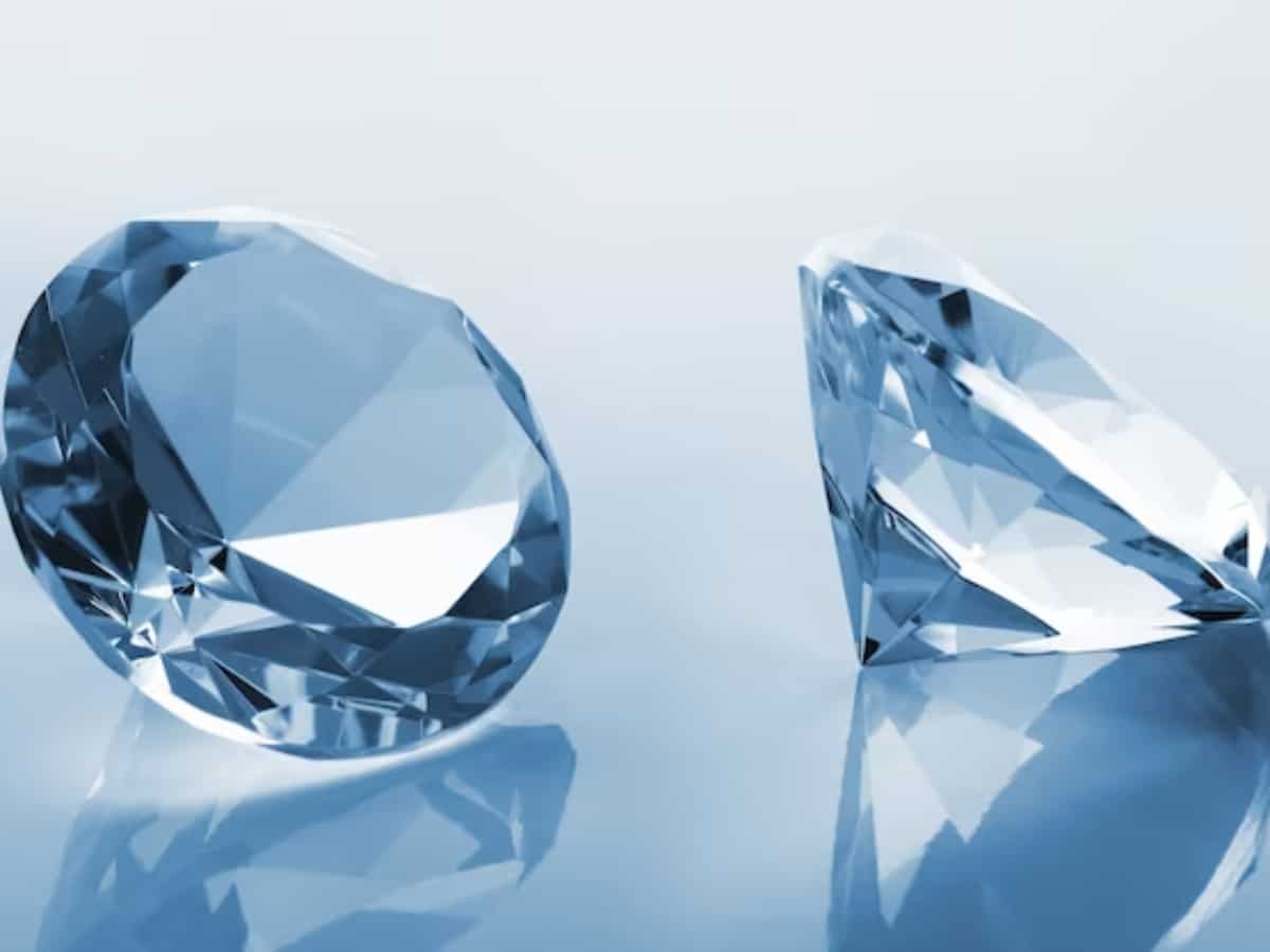 हीरा खरीदना हुआ सस्ता! पूरी दुनिया में डायमंड की कीमतों में आई भारी गिरावट, जानिए क्या है वजह