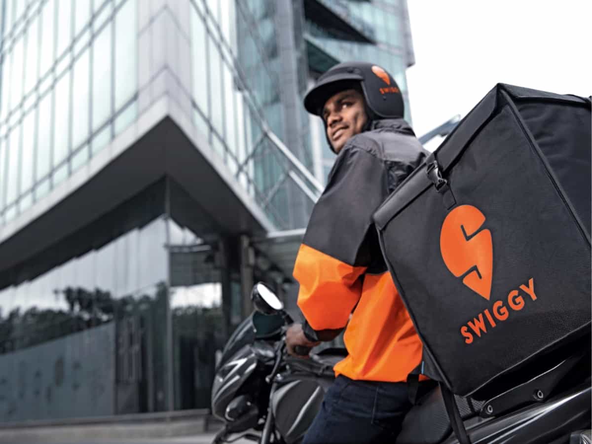फूड डिलिवरी के साथ Swiggy ने उठाई ये बड़ी जिम्मेदारी, 8000 रेस्टोरेंट मालिकों को दे डाला 450 करोड़ रुपये का लोन