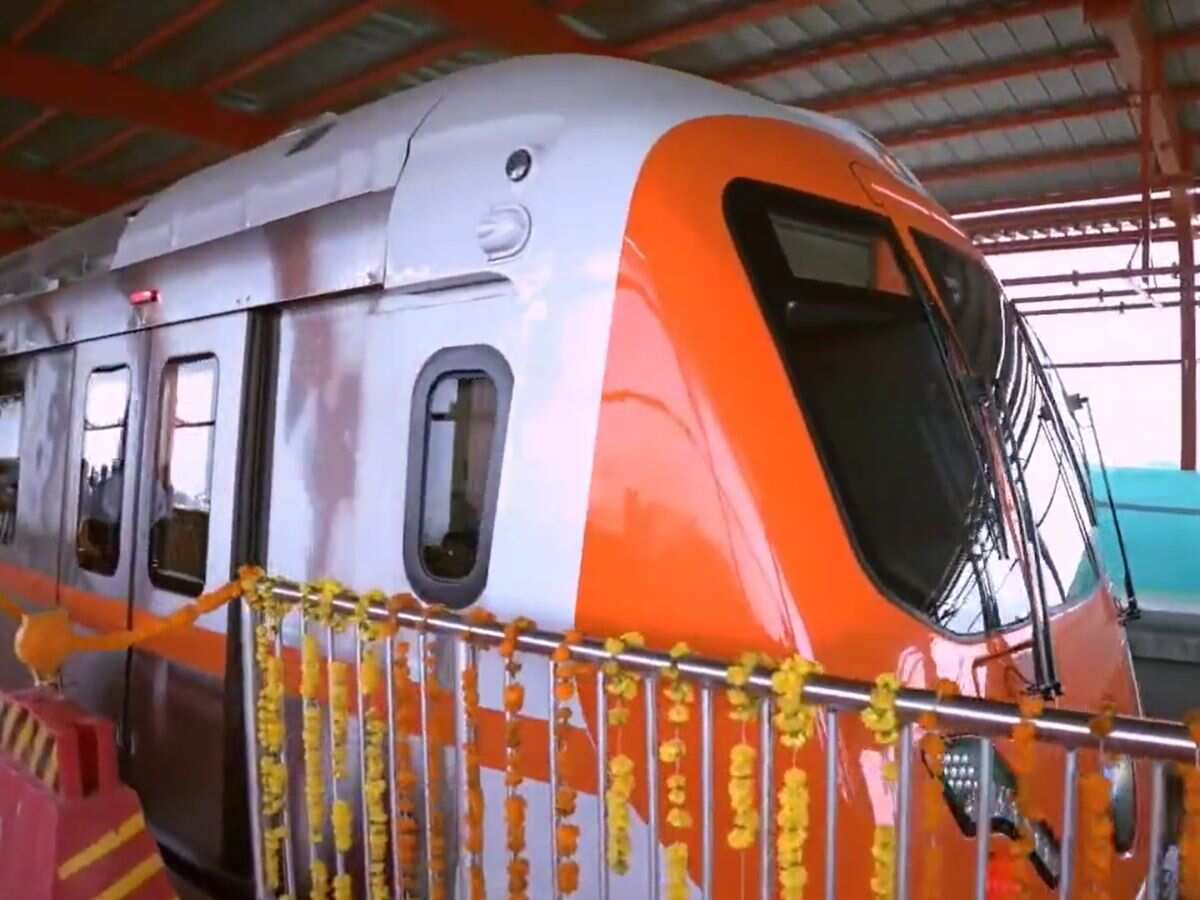 "भोपाल मेट्रो में आपका स्वागत है...", मुख्यमंत्री शिवराज सिंह ने हरी झंडी दिखाकर शुरू किया भोपाल मेट्रो का ट्रायल रन