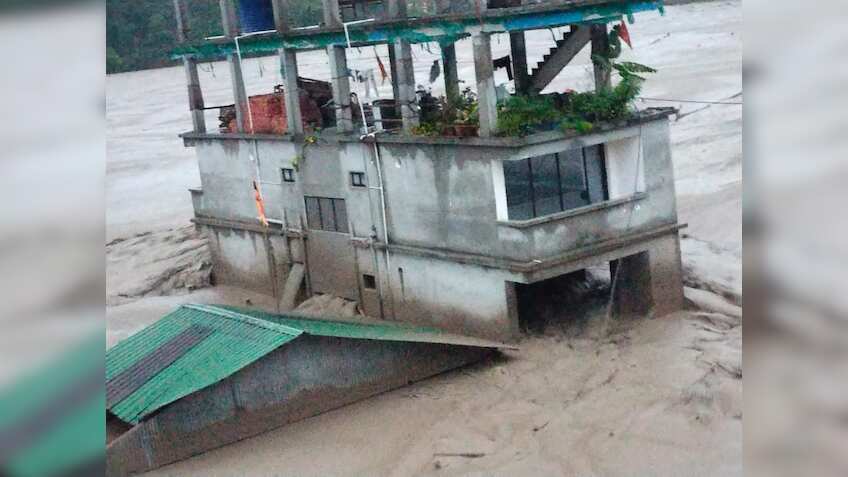 Sikkim Flood: उत्तरी सिक्किम में अचानक बादल फटने से तीस्ता नदी में आई बाढ़, सेना के 23 जवान लापता