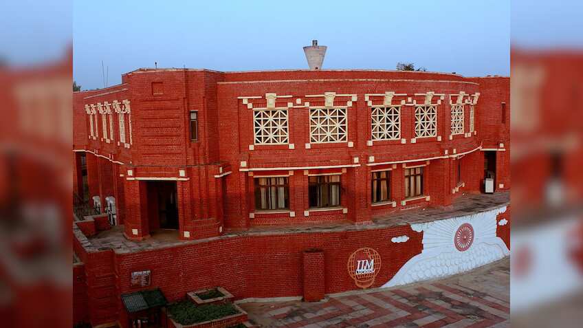 IIM लखनऊ के स्टूडेंट्स को मिला 100 परसेंट प्लेसमेंट, 15 से 22 लाख तक का पैकेज ऑफर