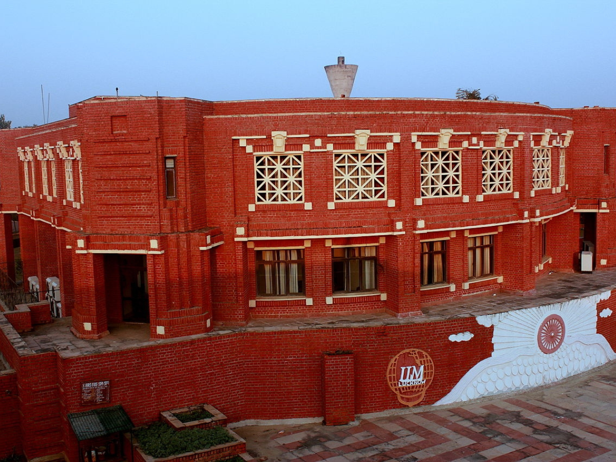 IIM लखनऊ के स्टूडेंट्स को मिला 100 परसेंट प्लेसमेंट, 15 से 22 लाख तक का पैकेज ऑफर