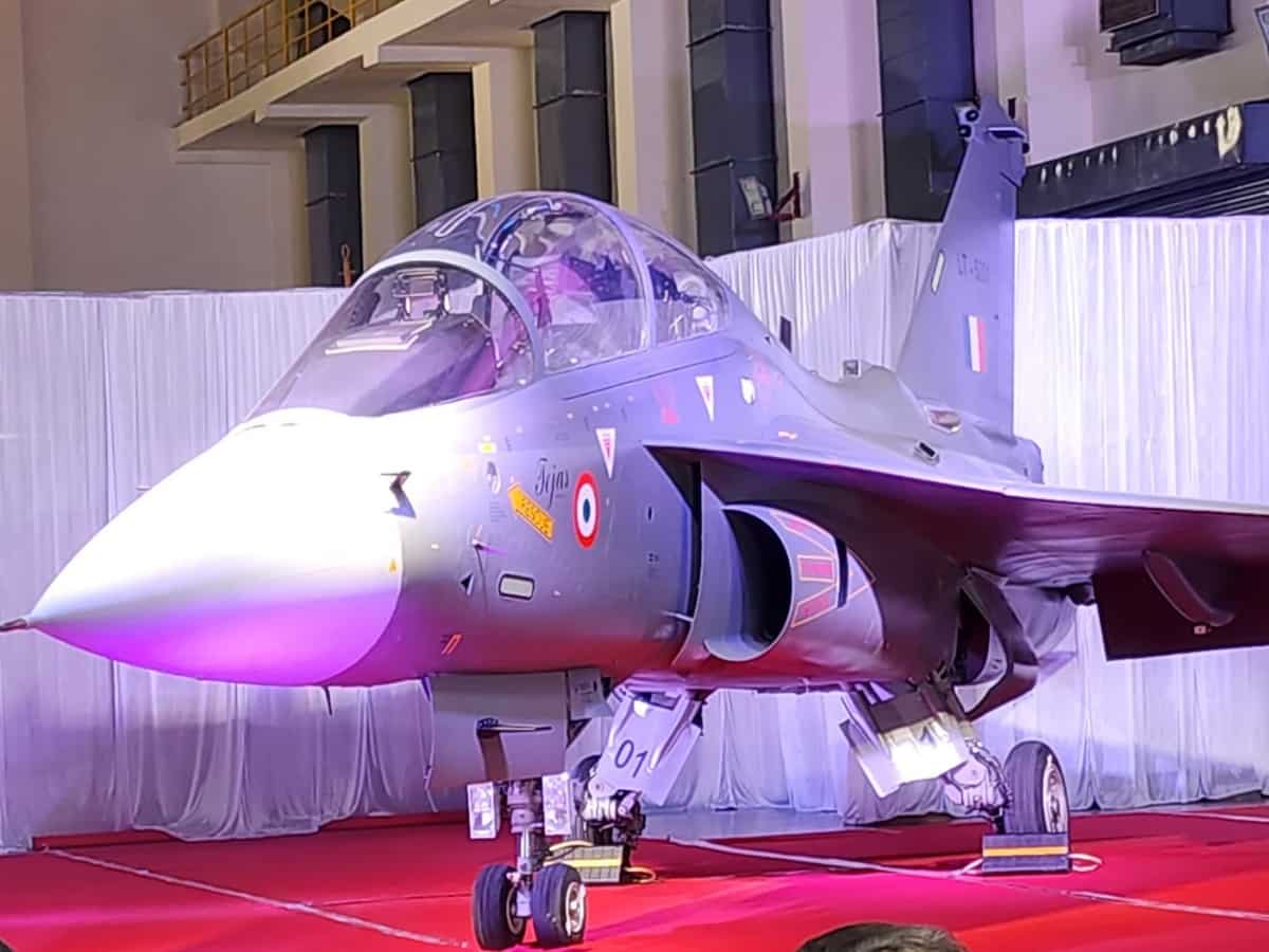 भारतीय वायु सेना के बेड़े में 'मेड इन इंडिया' LCA तेजस लड़ाकू विमान, दुश्मन को देगा मुंहतोड़ जवाब