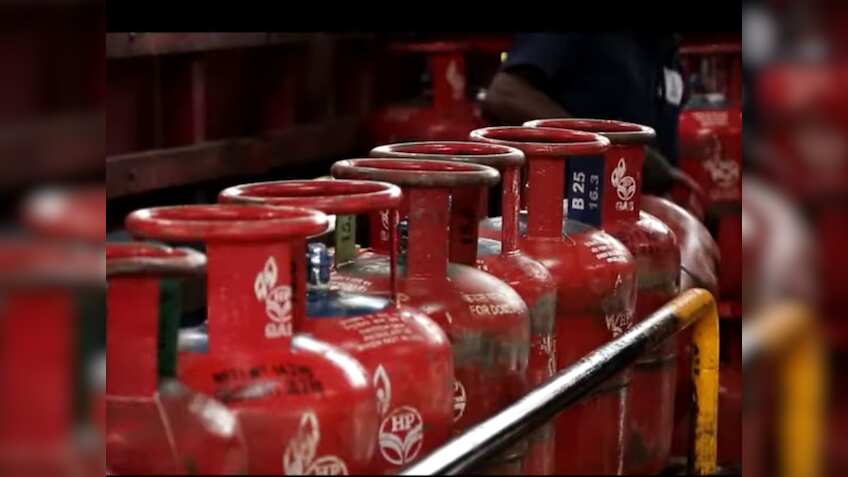 900 रुपये का LPG सिलिंडर अब ₹600 में मिलेगा, Ujjwala Scheme के लाभार्थियों को सरकार का बड़ा तोहफा