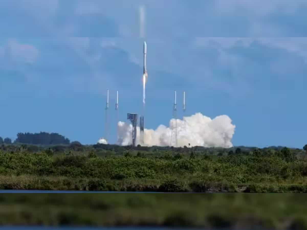 Elon Musk को मिलेगी तगड़ी टक्कर, Internet के लिए Amazon ने लॉन्च की अपनी पहली Kuiper Satellites