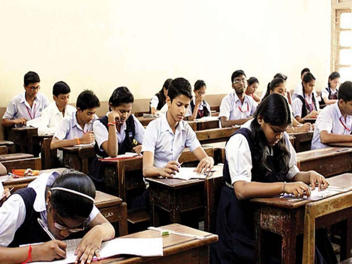 कक्षा 10 और 12 के स्टूडेंट्स के लिए बड़ी खबर! साल में दो बार एग्जाम देना जरूरी नहीं, जानें क्या है ये नियम