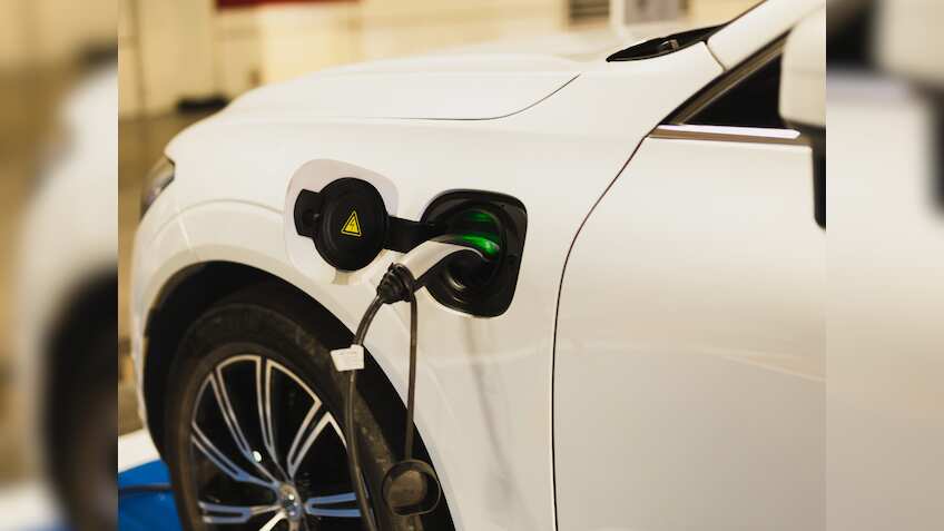 Electric Vehicle चलाना होगा और भी आसान! पूरे देश में चार्जर लगाएगी ये कंपनी, Tata Power के साथ किया करार