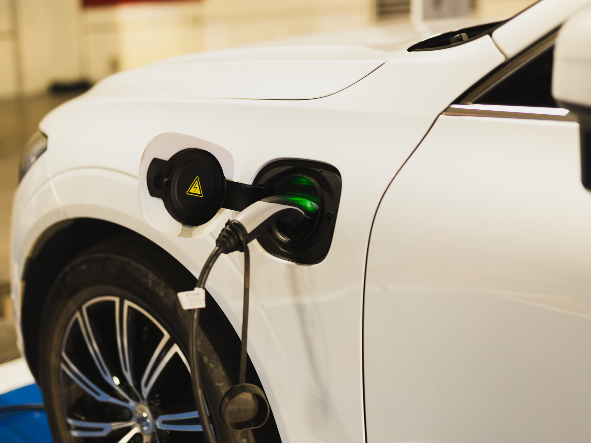 Electric Vehicle चलाना होगा और भी आसान! पूरे देश में चार्जर लगाएगी ये कंपनी, Tata Power के साथ किया करार