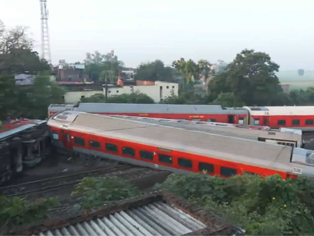 Bihar Train Accident: बक्सर में रेल हादसे के बाद यूपी-बिहार रूट पर 10 से अधिक ट्रेनें हुई कैंसिल, कई का बदला रूट, देखें लिस्ट