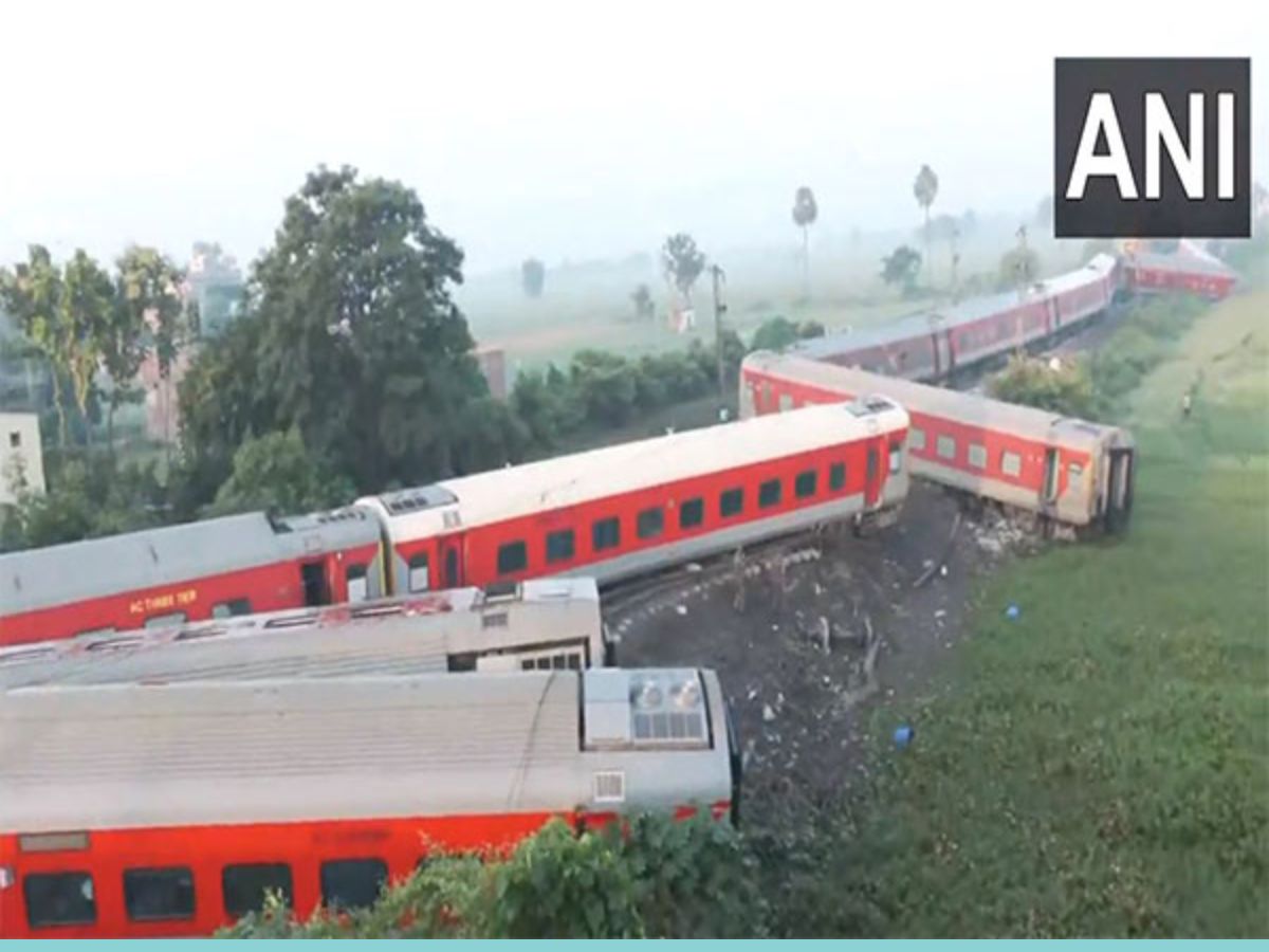 North East Express Train Accident: आखिर क्यों पटरी से उतर जाती है ट्रेन? एक नहीं कई वजहें हैं इसकी