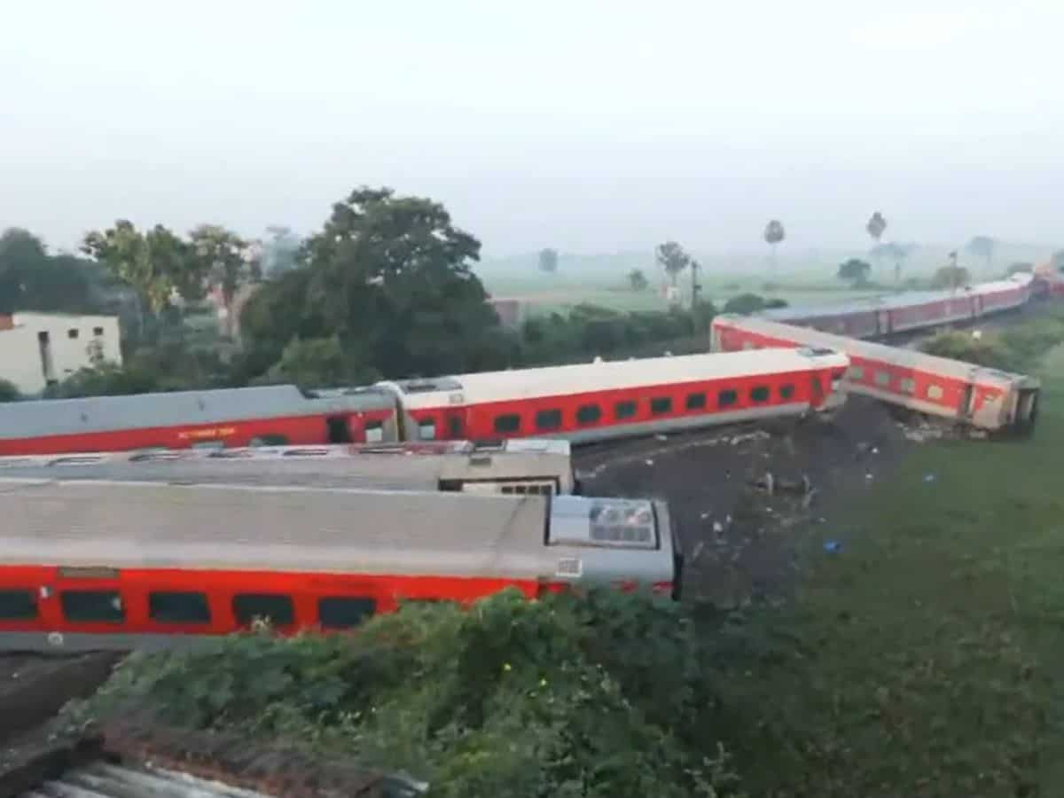 बिहार ट्रेन हादसे के पीछे कोई साजिश तो नहीं? कई जगह उखड़ी मिली पटरियां, रेलवे ने शुरू कर दी हाई लेवल जांच