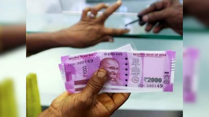 2000 के नोट बदलवाने की डेडलाइन खत्म, अब RBI ऑफिस के बाहर लगी लाइनें 