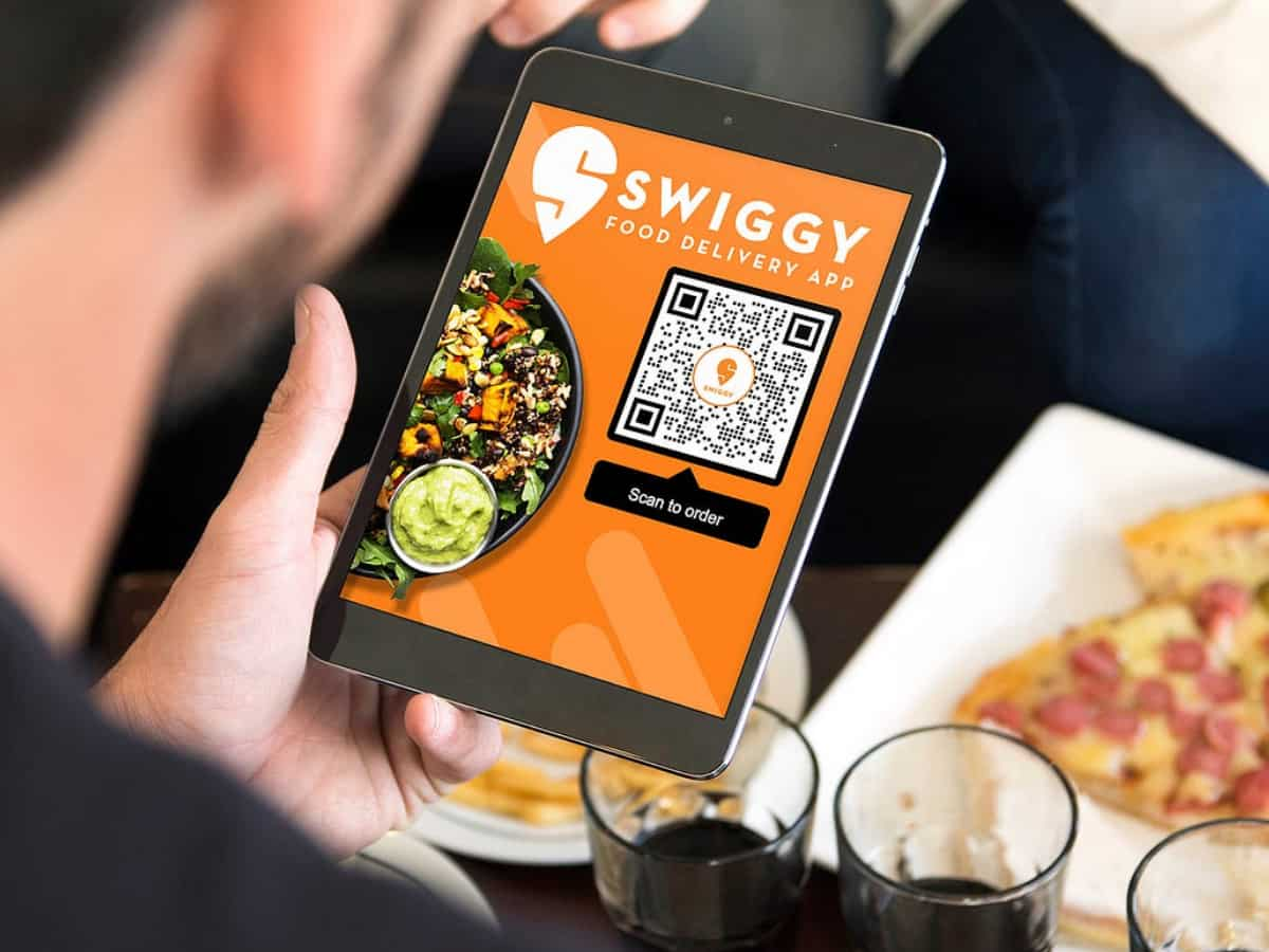 Zomato के बाद अब Swiggy ने भी दिया कस्टमर्स को झटका, ऑनलाइन फूड मंगाने के लिए देना होगा इतना ज्यादा चार्ज