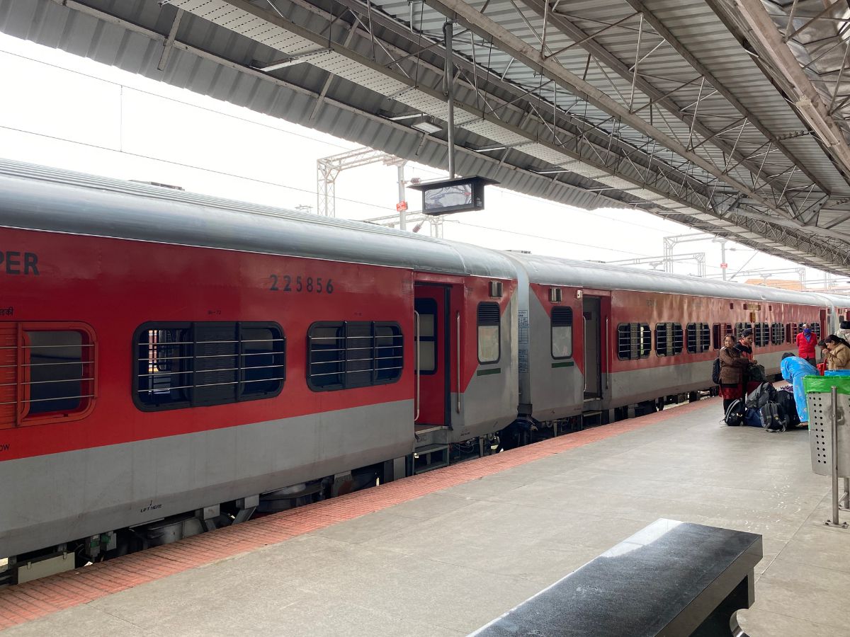 रेलवे के 12 लाख कर्मचारियों के लिए खुशखबरी! कैबिनेट आज दे सकती है दिवाली बोनस को मंजूरी, खाते में आएंगे इतने पैसे
