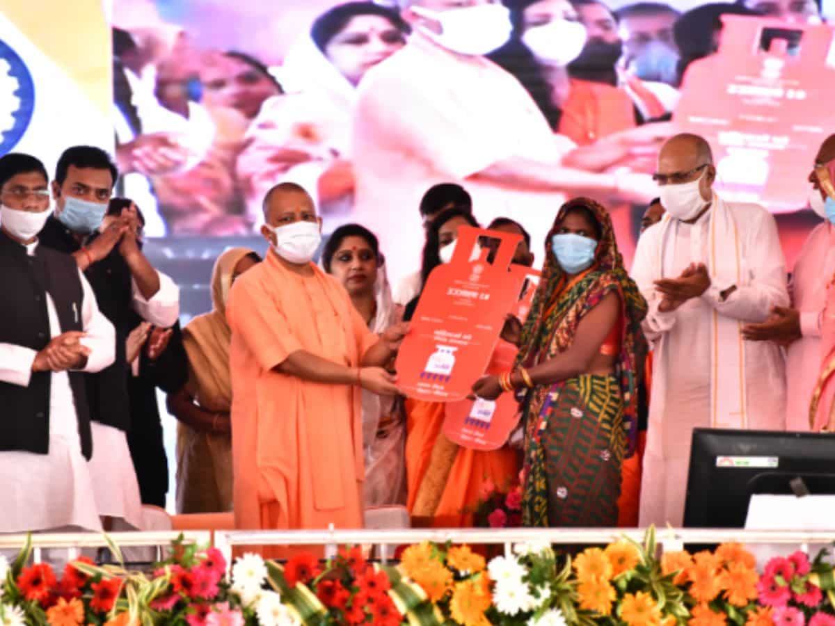 Ujjwala Scheme में किस-किसको मिलेंगे दो मुफ्त LPG सिलेंडर? CM Yogi ने की है घोषणा, जान लें योजना की शर्तें