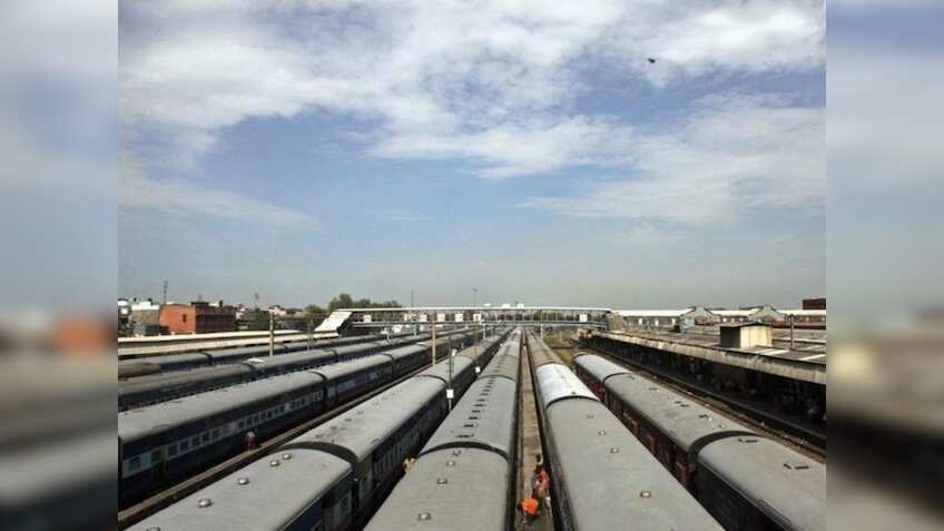 खुशखबरी! दिवाली और छठ पूजा पर घर जाने के लिए आसानी से मिलेगा टिकट, ये 34 ट्रेनें लगाएंगी 377 फेरे, देखें डीटेल्स