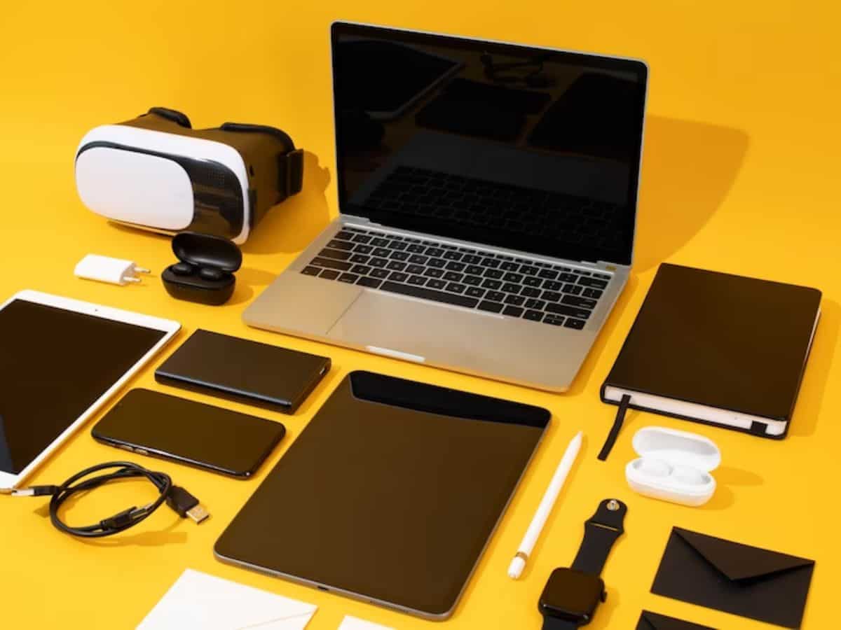 सरकार ने बदल दिए लैपटॉप, कंप्यूटर आयात के नियम, अब ऑनलाइन लेनी होगी मंजूरी; रखना होगा इन शर्तों का ध्यान