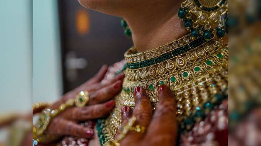 अपने पुराने गहनों की करा लें गोल्ड हॉलमार्किंग, चेक कर लें कितने पैसे लगेंगे