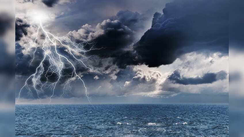 Cyclone Tej: कितना खतरनाक है अरब सागर में उठ रहा चक्रवाती तूफान 'तेज', मौसम विभाग ने दी जानकारी