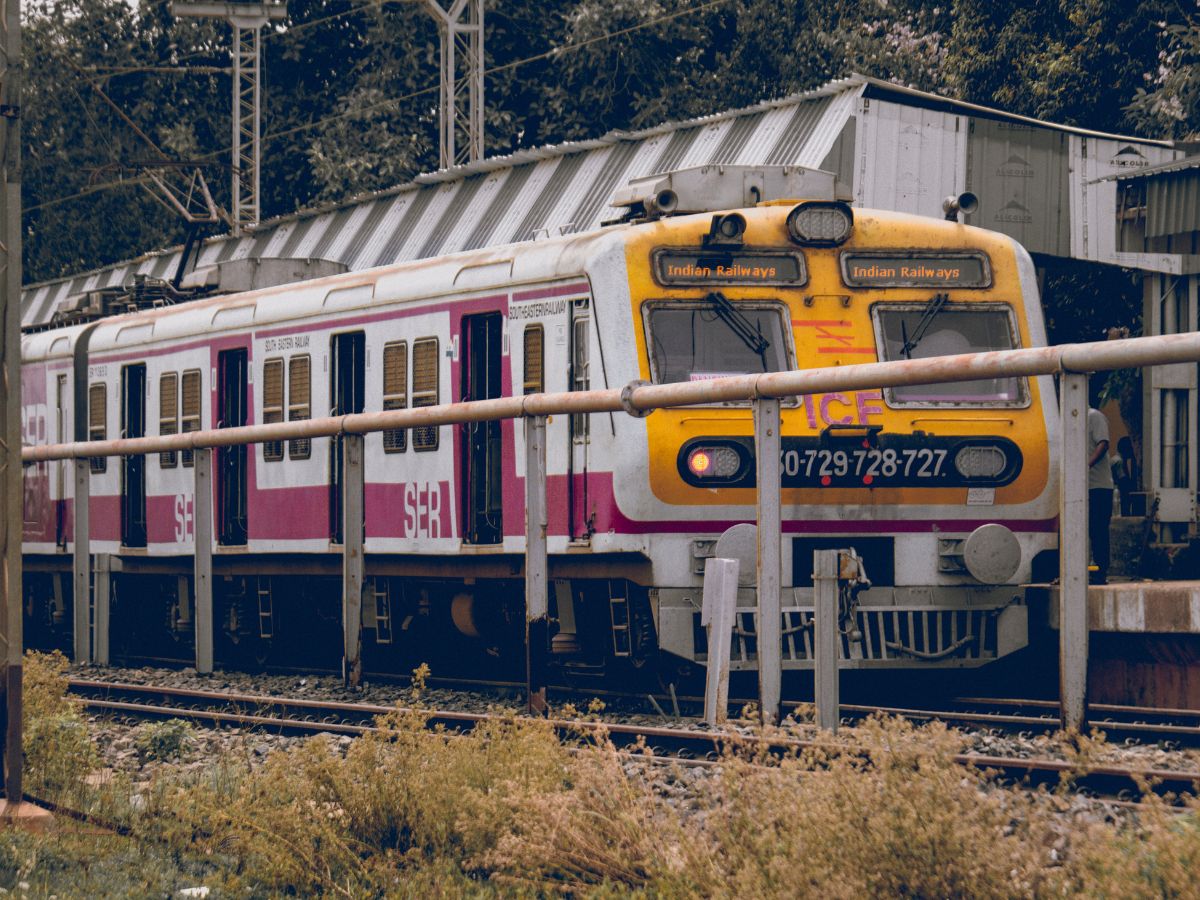 रेल यात्रियों को रेलवे का दिवाली गिफ्ट, इन रूट्स पर चल रही है 36 फेस्टिव स्पेशल गाड़ियां, फटाफट मिल जाएगा टिकट
