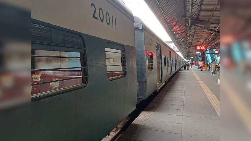 Railway Rules: क्या हो जब ट्रेन में खो जाए सामान? आपकी कीमती चीजों के साथ क्या करती है रेलवे