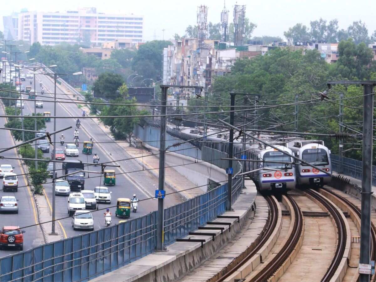 Air Pollution को कम करने के लिए DMRC ने उठाया बड़ा कदम, बुधवार से चलेंगी 40 अतिरिक्त ट्रेनें