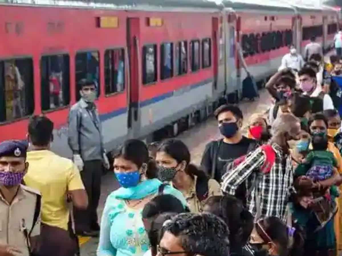 Chhath Puja Train: दिवाली-छठ के लिए ट्रेनों में 65 लाख बर्थों का इंतजाम, डेढ़ महीने तक चलाई जाएगी 150 स्पेशल ट्रेनें 