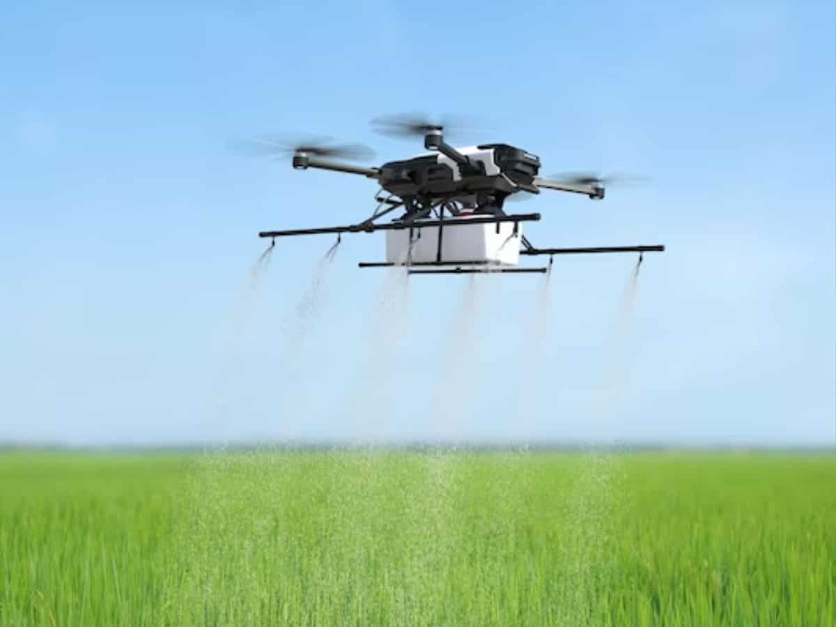 Kisan Drone: यहां ड्रोन से होगा कीटनाशक का छिड़काव, प्रति एकड़ किसानों को  250 रुपये अनुदान देगी सरकार, जानिए डीटेल