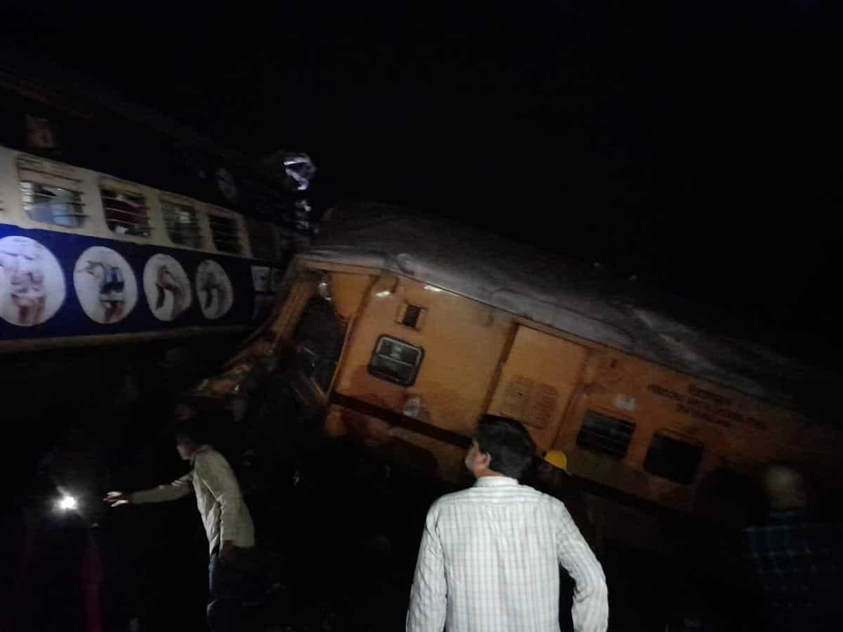 Train Accident: आंध्र प्रदेश के विजयनगरम में बड़ा रेल हादसा, दो ट्रेनों के बीच टक्कर, कई डिब्बे पटरी से उतरे