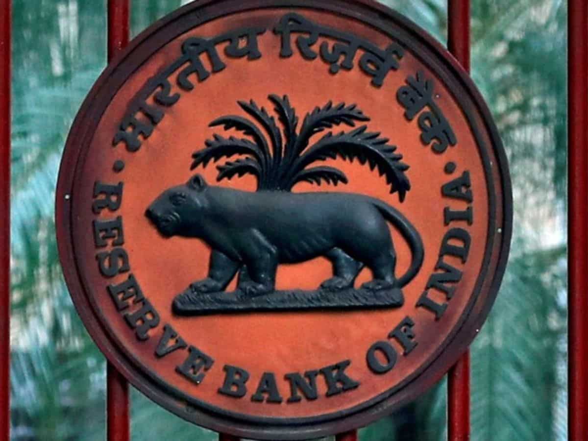 RBI ने गुजरात के इन 3 बैंकों पर लगाया भारी जुर्माना, जानिए क्या है मामला?
