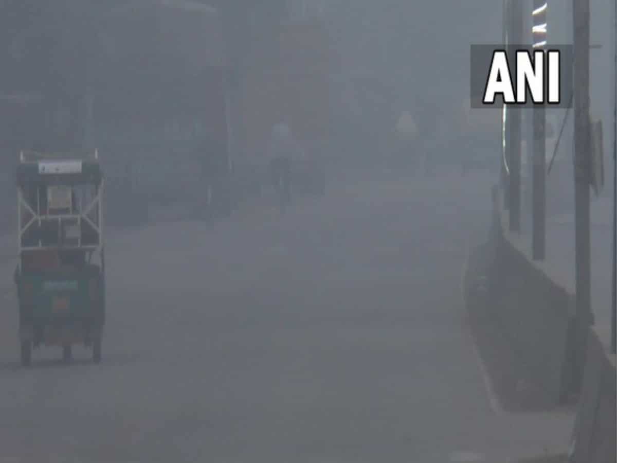 Delhi Air Pollution: गंभीर स्‍तर पर पहुंची दिल्‍ली, कई जगहों पर AQI 500 के करीब, आज लागू हो सकता है GRAP का चौथा चरण 