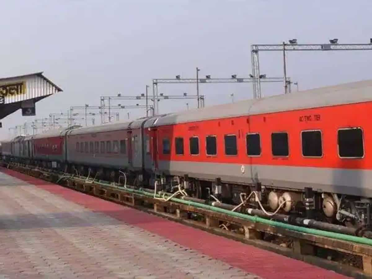 Special Train: त्योहार में घर जाना हुआ आसान, बिहार जाने वाले यात्रियों को खुशखबरी, इन रूट्स पर चलेगी फेस्टिवल स्पेशल ट्रेन