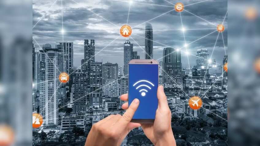 फोन से निकल रहा रेडिएशन हो सकता है जानलेवा, इन आसान टिप्स से होगा बचाव