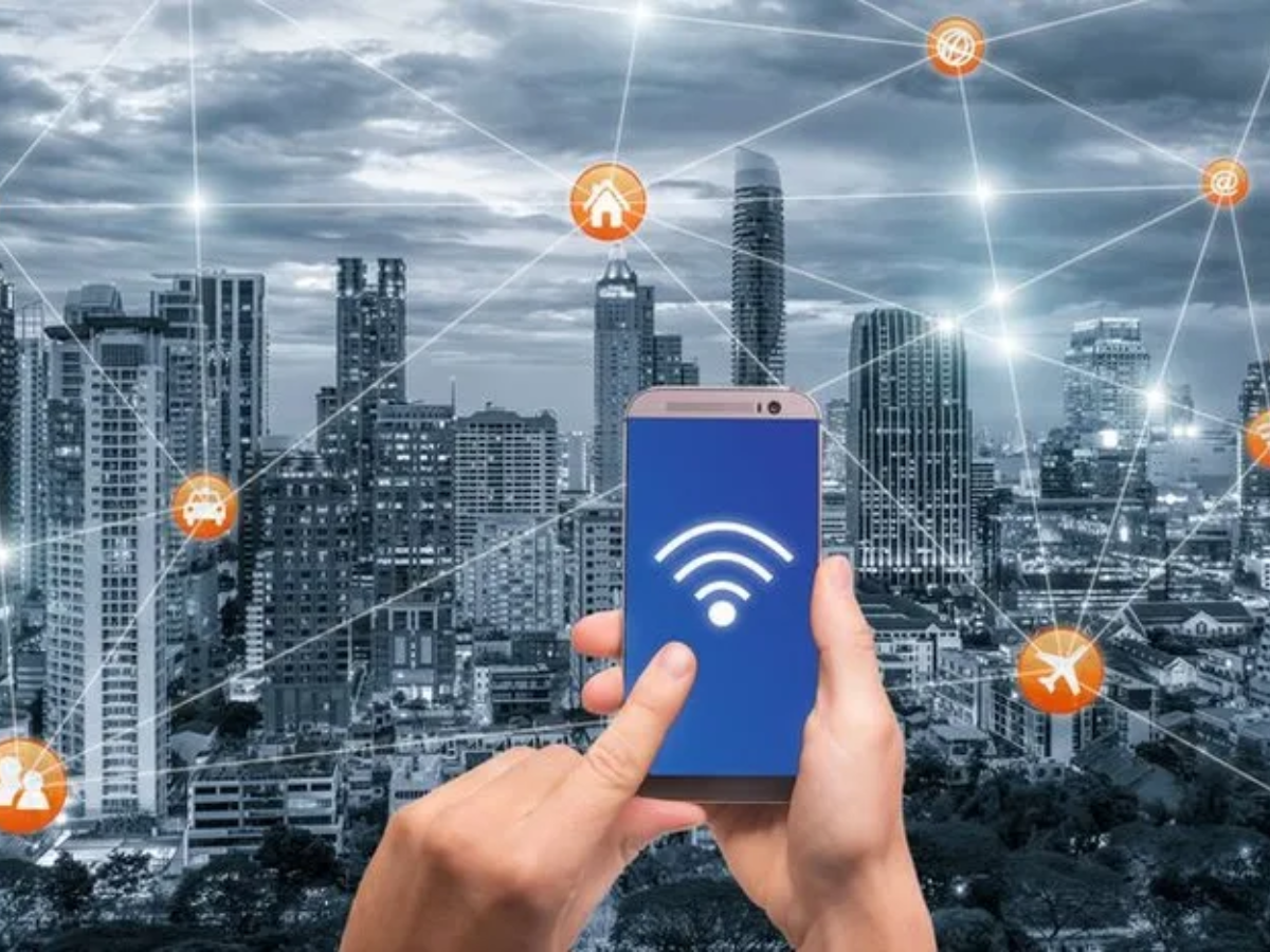 फोन से निकल रहा रेडिएशन हो सकता है जानलेवा, इन आसान टिप्स से होगा बचाव