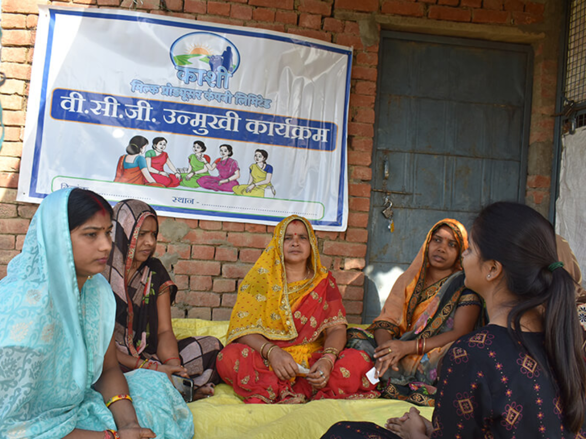 दूध बेचकर बनी लखपति बनीं ये महिलाएं, जानें कैसे 18-19 महीनों में मुकाम किया हासिल